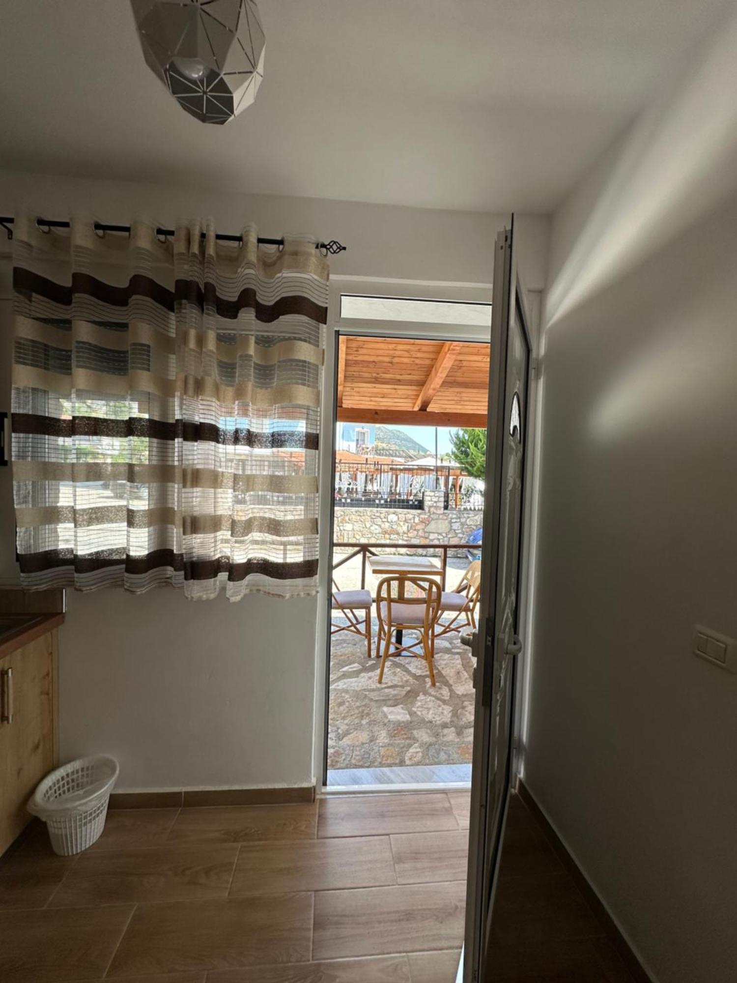 Jona Rooms Himarë Eksteriør billede