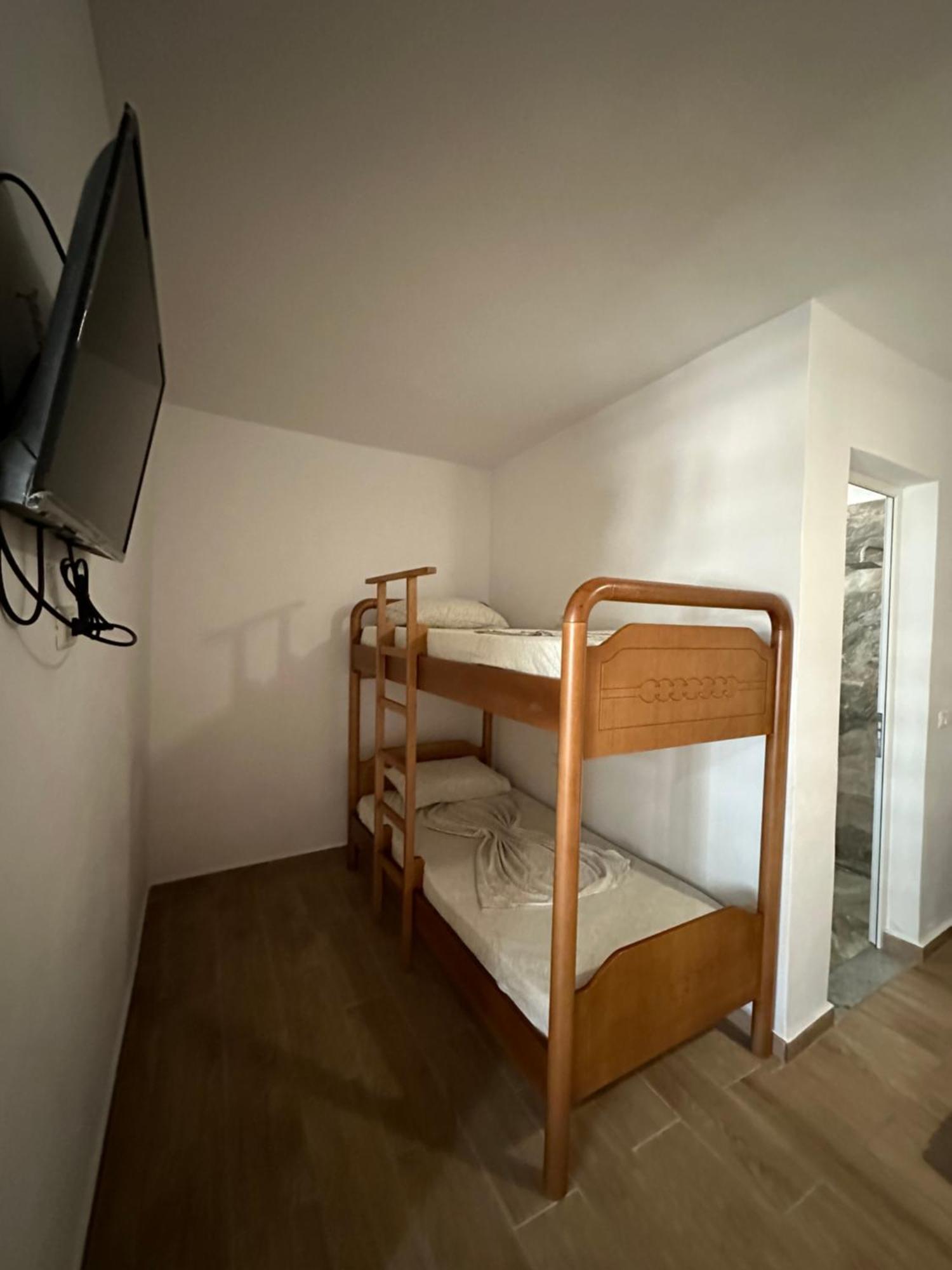 Jona Rooms Himarë Eksteriør billede